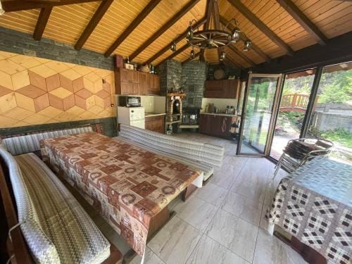 Shared lounge/TV area