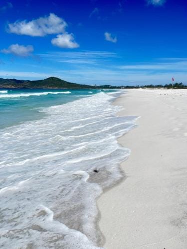 Suite 32 linda e privativa em frente ao mar com frigobar, ar condicionado, banheiro Hotel in Cabo Frio