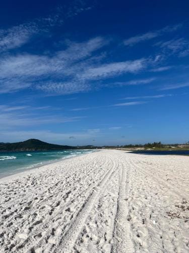 Suite 32 linda e privativa em frente ao mar com frigobar, ar condicionado, banheiro Hotel in Cabo Frio