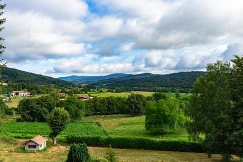 Logis Hotel Au Rendez-vous des Chasseurs Hotel in Auvergne-Rhône-Alpes