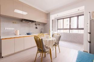 Zunhuang Homestay (Nanjing Pukou District University Town Taishan New Village Metro Station Branch) Hotel in Nanjing
