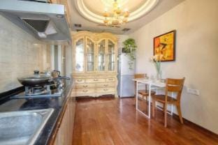 LisaH Homestay (Shanghai Pudong New International Expo Center Lancun Road Metro Station Branch) Hotel in Shanghai