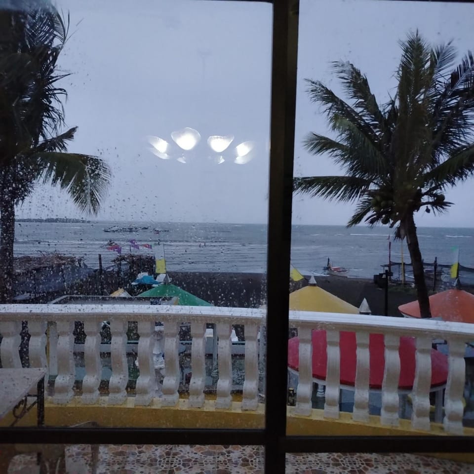White & Yellow Castle Hotel and Resort Resort in Calabarzon