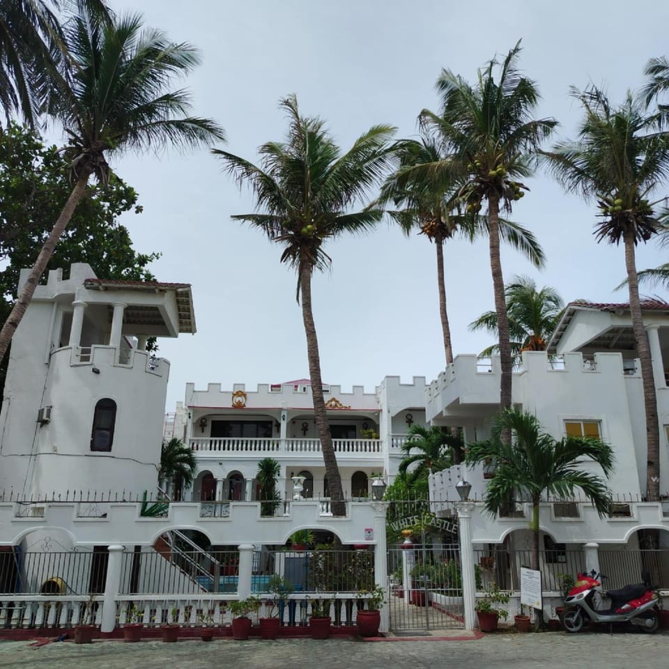 White & Yellow Castle Hotel and Resort Resort in Calabarzon