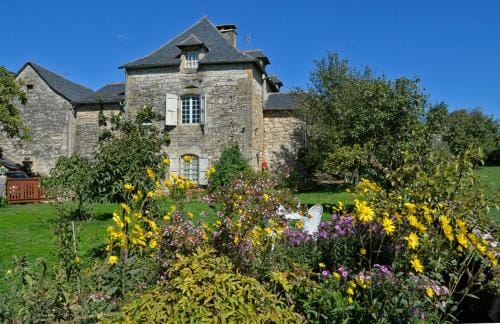 LES HAUTS DU CAUSSE Hotel in Auvergne-Rhône-Alpes