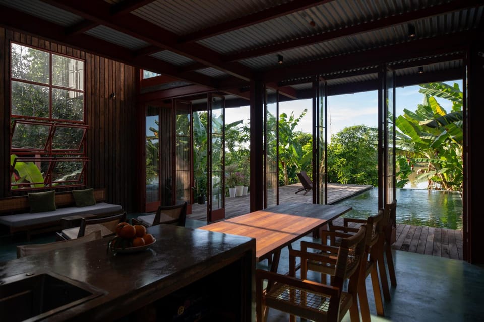 Scarlet Pavilion Hotel in Laos