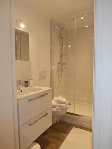 au Claire de lune Hotel in Dieppe