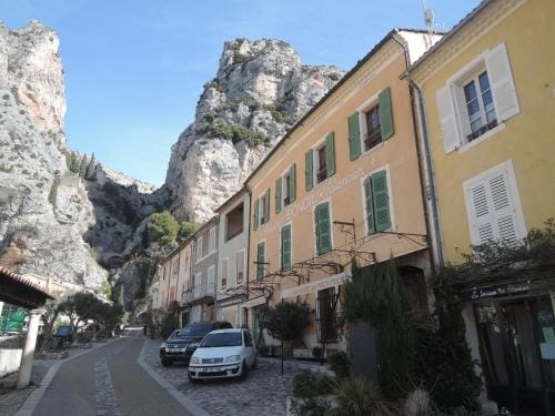 Le Petit Paradis - La Provencale Hotel in Lorgues