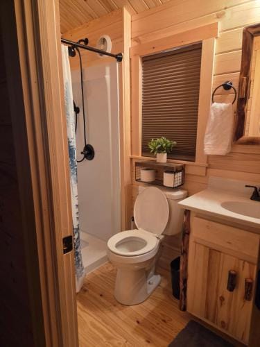 Flint Rock Cabins - The Spear Lodge in Arkansas