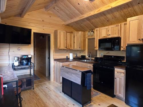 Flint Rock Cabins - The Spear Lodge in Arkansas