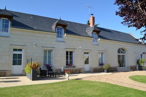 LES CHAMBRES D HOTES DU LAVOIR Hotel in Centre-Val de Loire