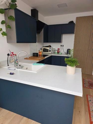Bee Hive Studio Flat Hotel in Stretford