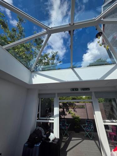 Bee Hive Studio Flat Hotel in Stretford