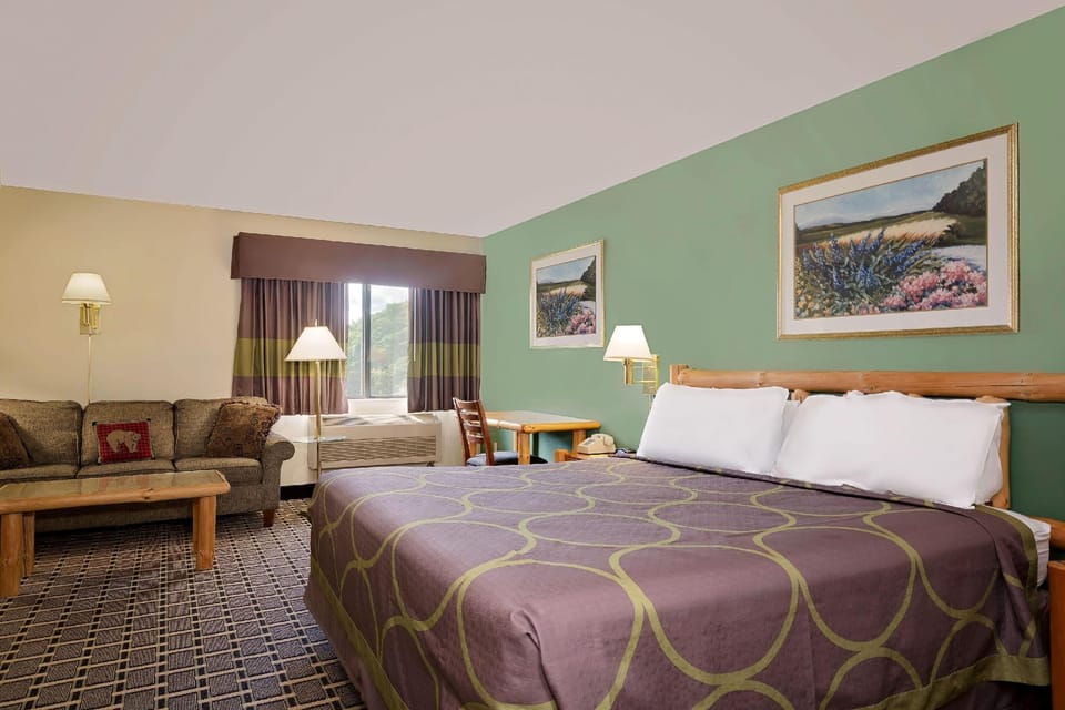 Super 8 by Wyndham Cloquet Hotel in Minnesota