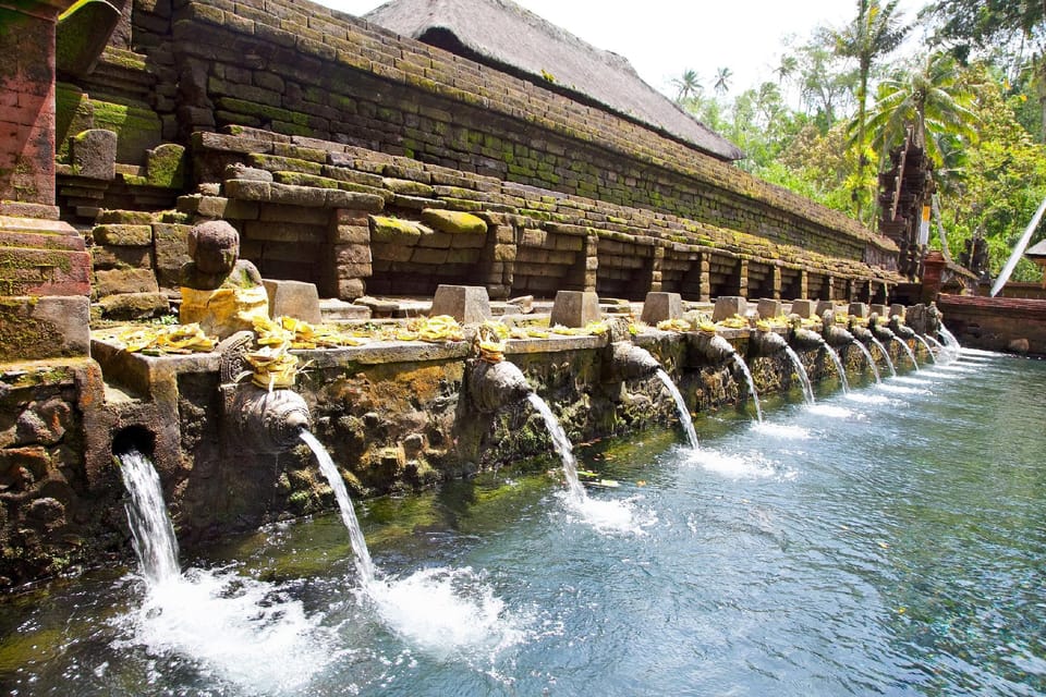 Eco Oasis Wooden Villa Lodge in Tampaksiring
