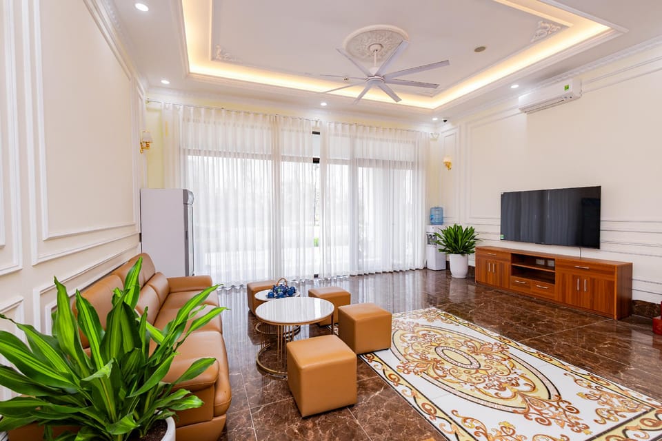 Shared lounge/TV area