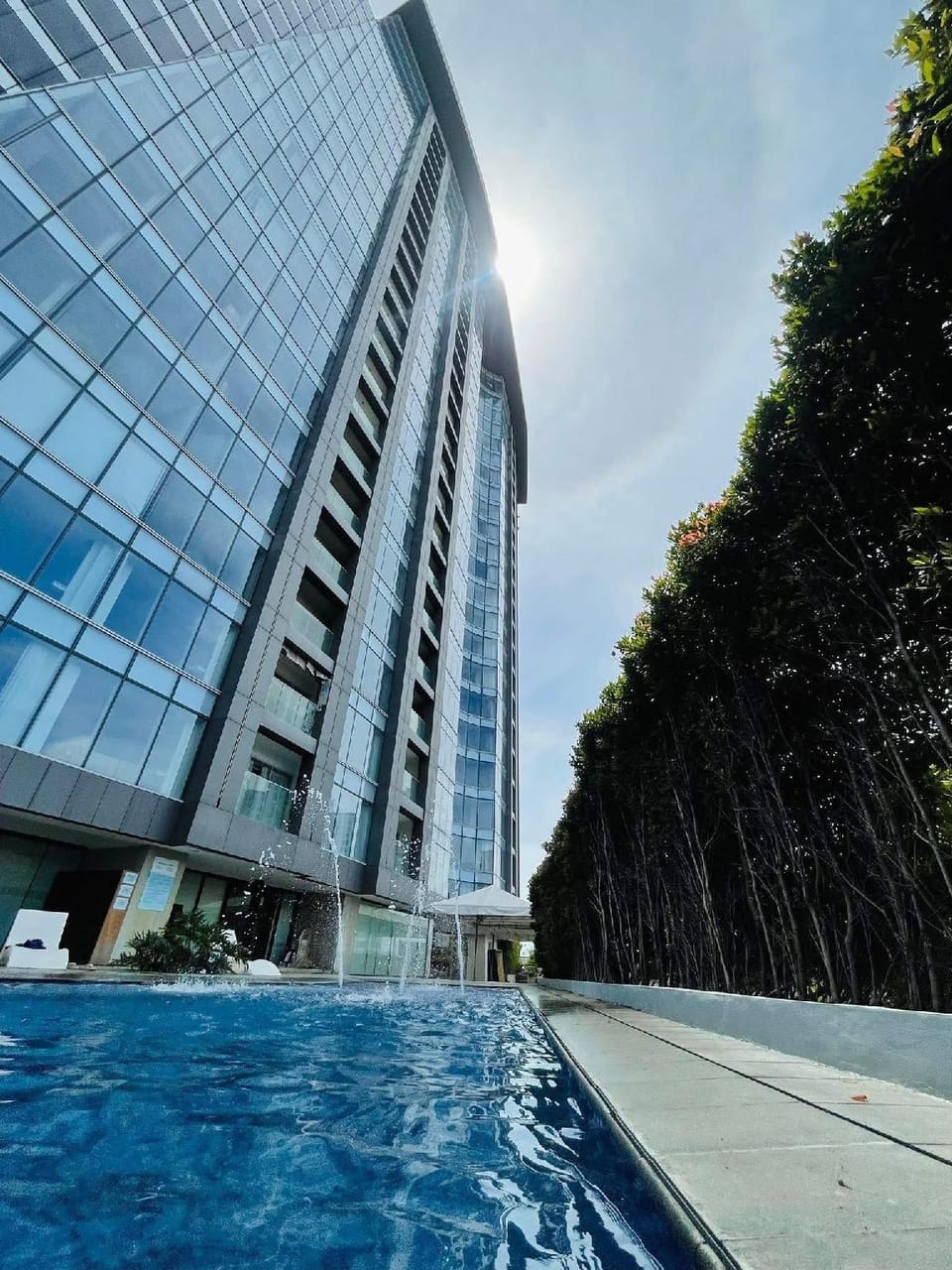 Swimming pool [outdoor]