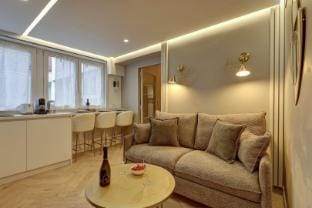 Superb AC Apartment  Champs de Mars Eiffel Tower Hotel in Paris