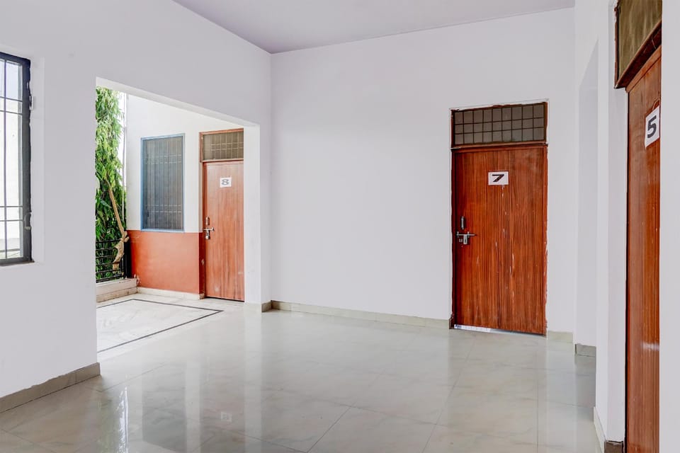 Hotel O by OYO Lord Krishna Hotel in Uttar Pradesh
