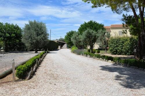 Domaine Des Ecureuils Hotel in Carpentras