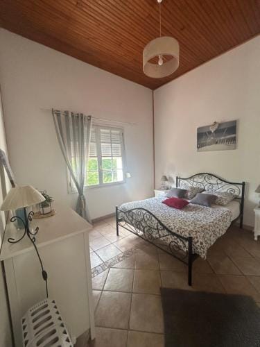 Les Mesangeres Hotel in Chaumont-sur-Tharonne