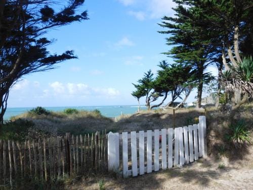 "Lumiere du Cap" vue mer B&B a la VILLA PLEIN VENT Hotel in Barneville-Carteret
