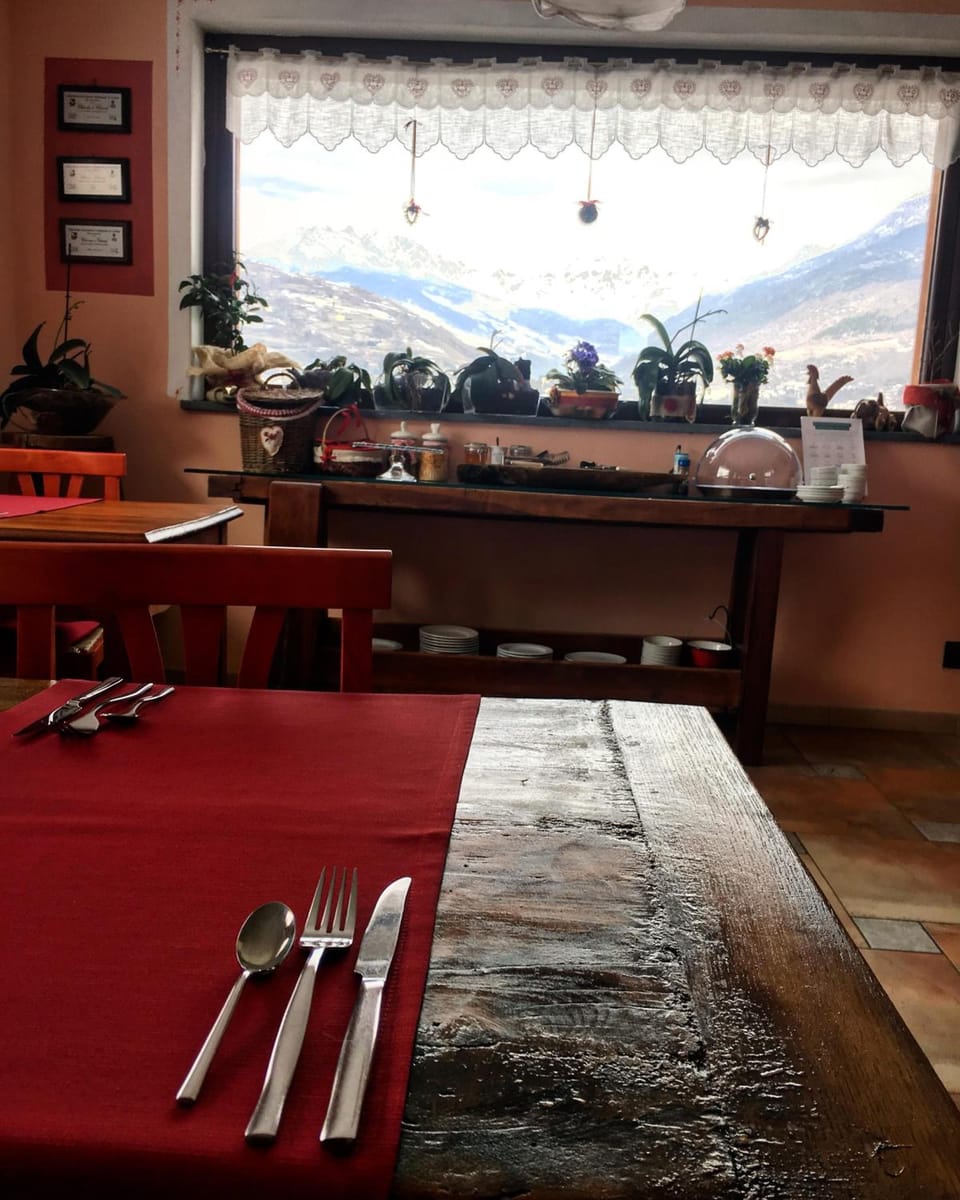 Chevres a Cheval - Apartment Hotel in Aosta Valley, Italy