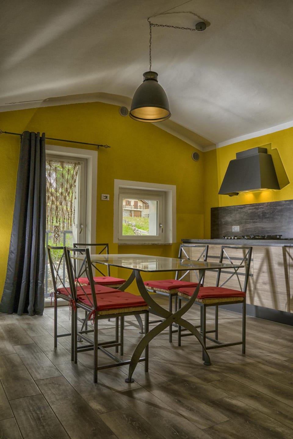 Chevres a Cheval - Apartment Hotel in Aosta Valley, Italy