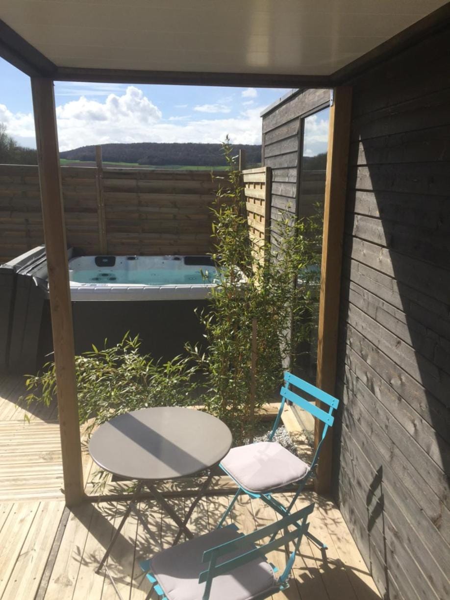 Les nuits insolites de la mothe - hebergement en bulle ou tiny house avec spa privatif Hotel in Vosges