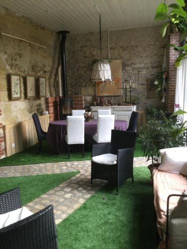 Troglodytes "Loire Sauvage" Hotel in Centre-Val de Loire