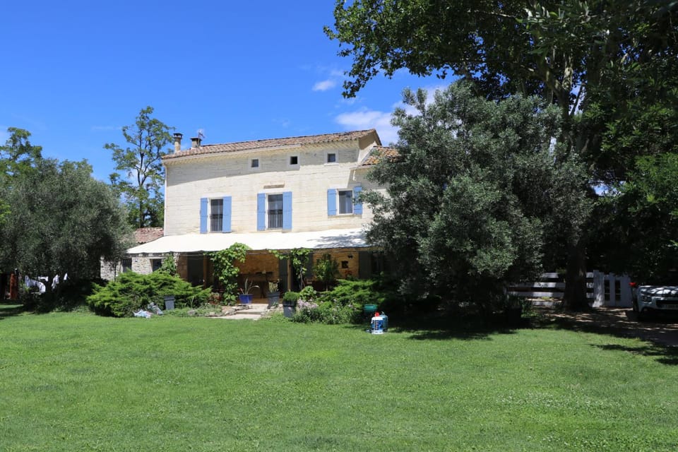 Le Mas des Cerisiers JACUZZI et SAUNA inclus pour tous les logements Hotel in Le Pontet