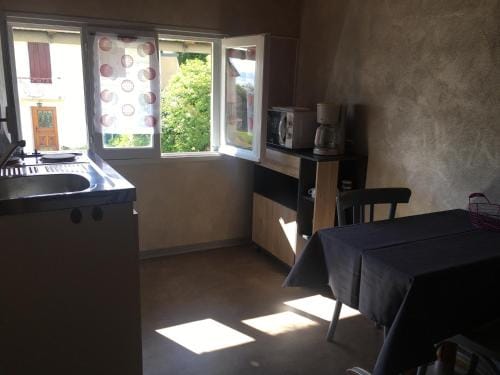 AUX PORTES D'AUBRAC studio 2 personnes Hotel in Auvergne-Rhône-Alpes
