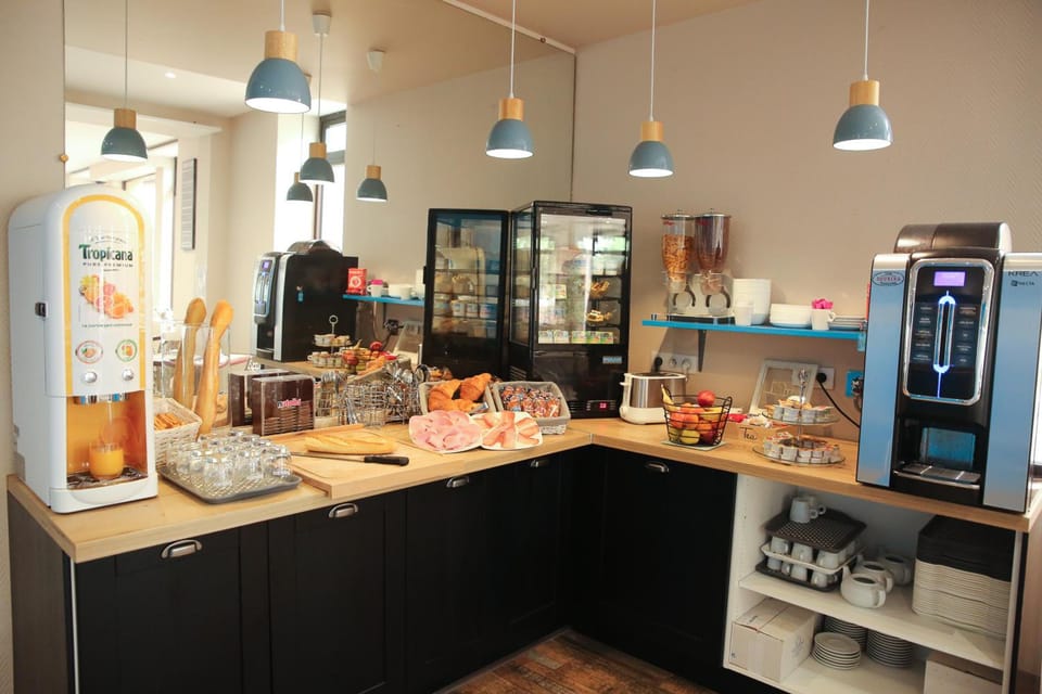 Hotel La Couronne Hotel in Marmande
