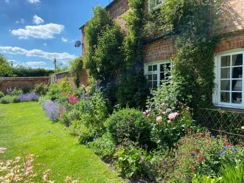 Garden Cottage B&b Hotel in Andover
