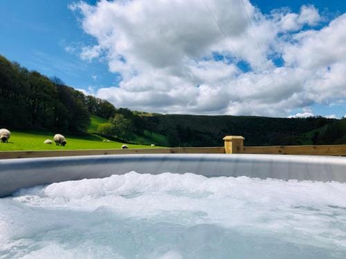 Mid Wales Luxury Huts Lodge in Wales