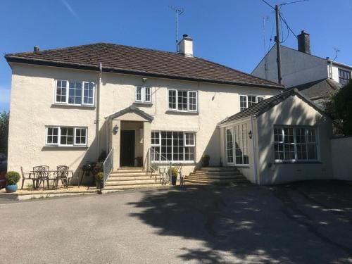 Lynwood House Bed and Breakfast Hotel in England
