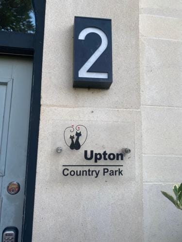 Upton Country Park Guest House Hotel in Northampton