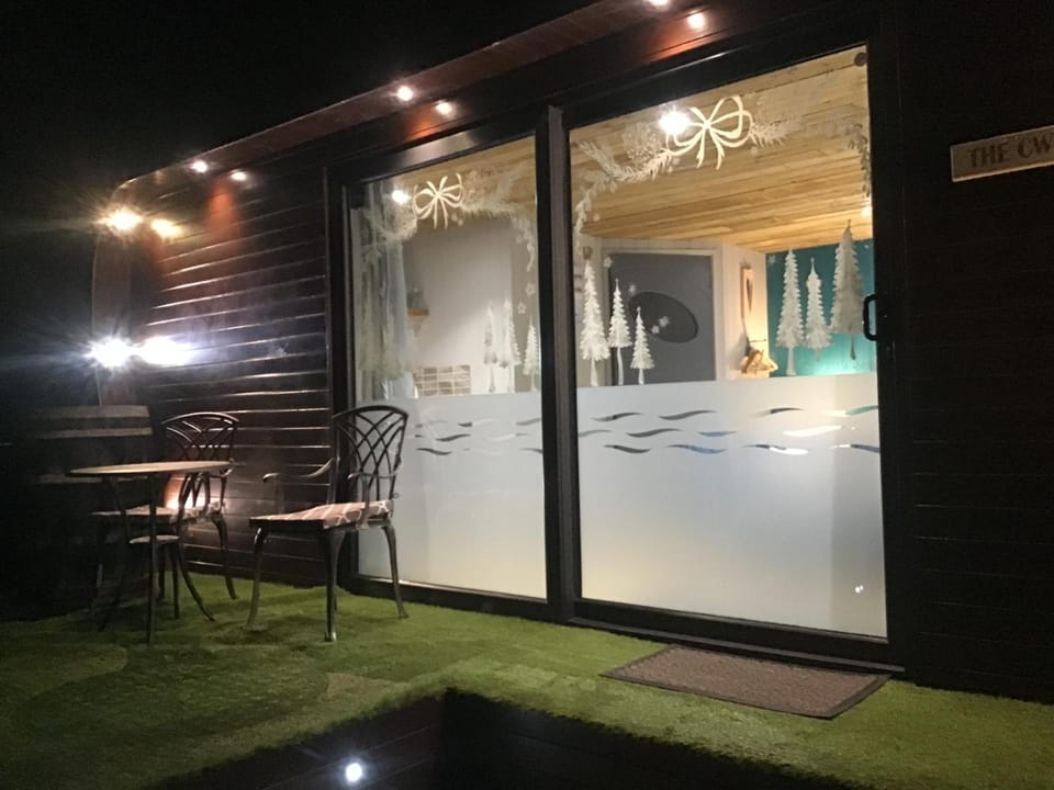 The Pod & Cwtch luxury accommodation Lodge in Wales
