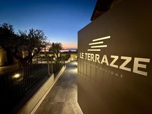 Residence Le Terrazze - Your Green Holiday - Vista Lago, Montagne e Piscina Hotel in Lake Garda