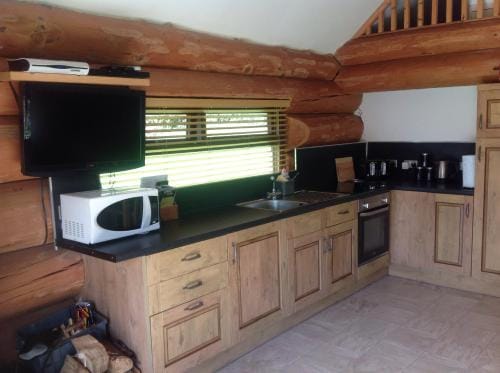 lyne view, log cabin Lodge in England