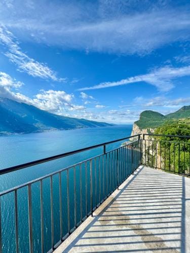 Terrazza del Brivido, Hotel Paradiso Hotel in Tignale