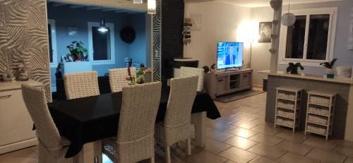 2 chambres au calme, proche Arnage et Circuit des 24h avec cuisine Hotel in Centre-Val de Loire
