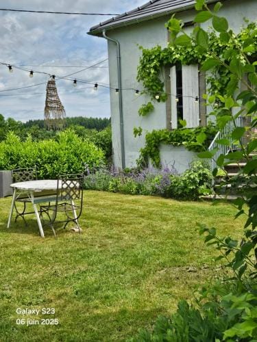 Chambre d'hote equestre Au petit bonheur Hotel in Auvergne-Rhône-Alpes