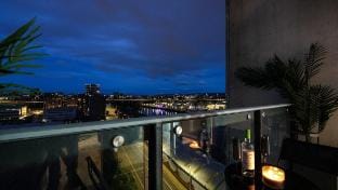 Penthouse with Bar at Glasgow Hydro & SECC Hotel in Glasgow