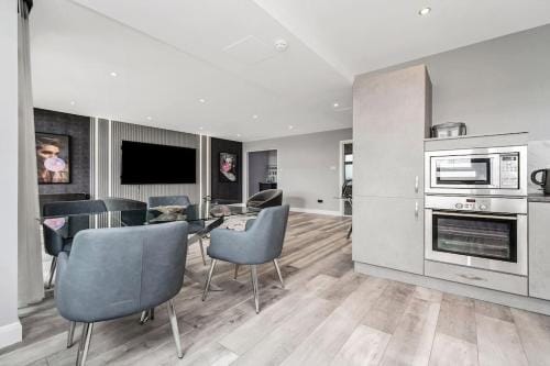 Penthouse with Bar at Glasgow Hydro & SECC Hotel in Glasgow