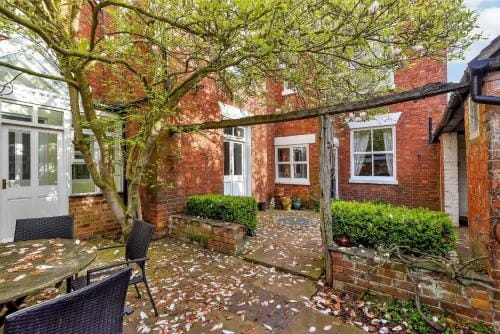 The Hollies Hotel in Daventry District