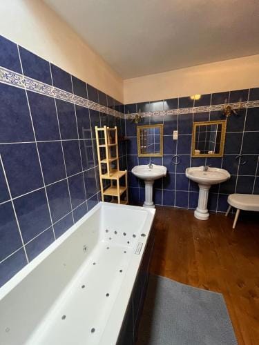 Manoir de Fornebello 16e siecle - Chambres d'Hotes de prestige avec piscine Hotel in Brittany