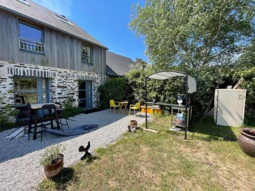 Esquinandra - Chambre randonneurs et cyclistes - GR 223 - Quai des Ormes Hotel in Barneville-Carteret