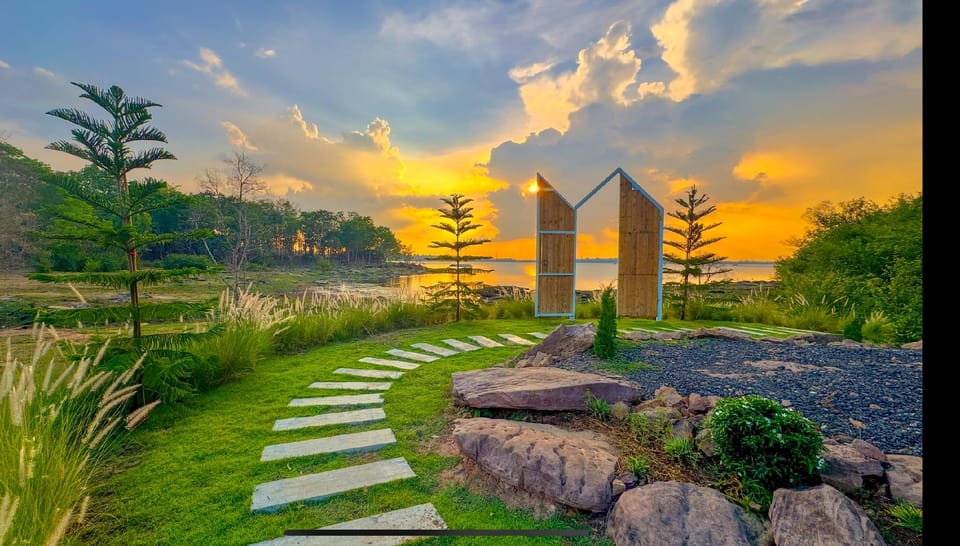 Sunset Camp Cafe Sirindhorn Resort in Laos