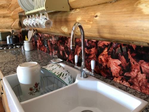 Coed y Marchog Woodland Retreat Lodge in Wales